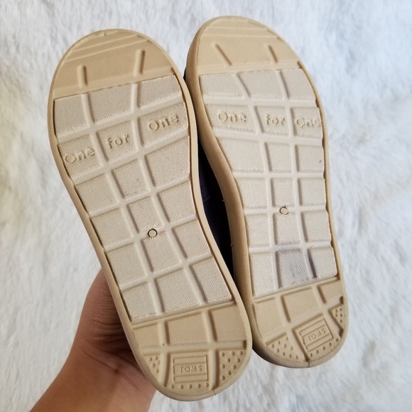 TOMS | Boy's Slippers - Picture 7 of 7